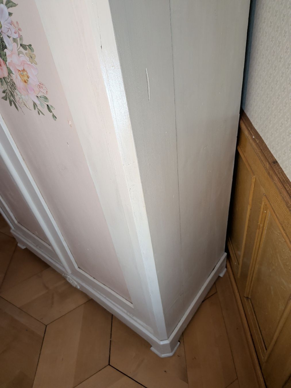 Armoires: Restaurierter antiker Kleiderschrank, weiss /hellrosa – D'occasion à Dietfurt par Subforce1853 5
