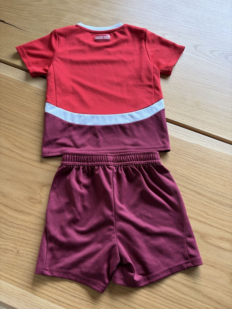 Schweizer Nati Trainer, Turnhosen & -trikots: Maillot + short Suisse Nati taille 104 – Gebraucht aus Lussy FR von ExpressWine 1