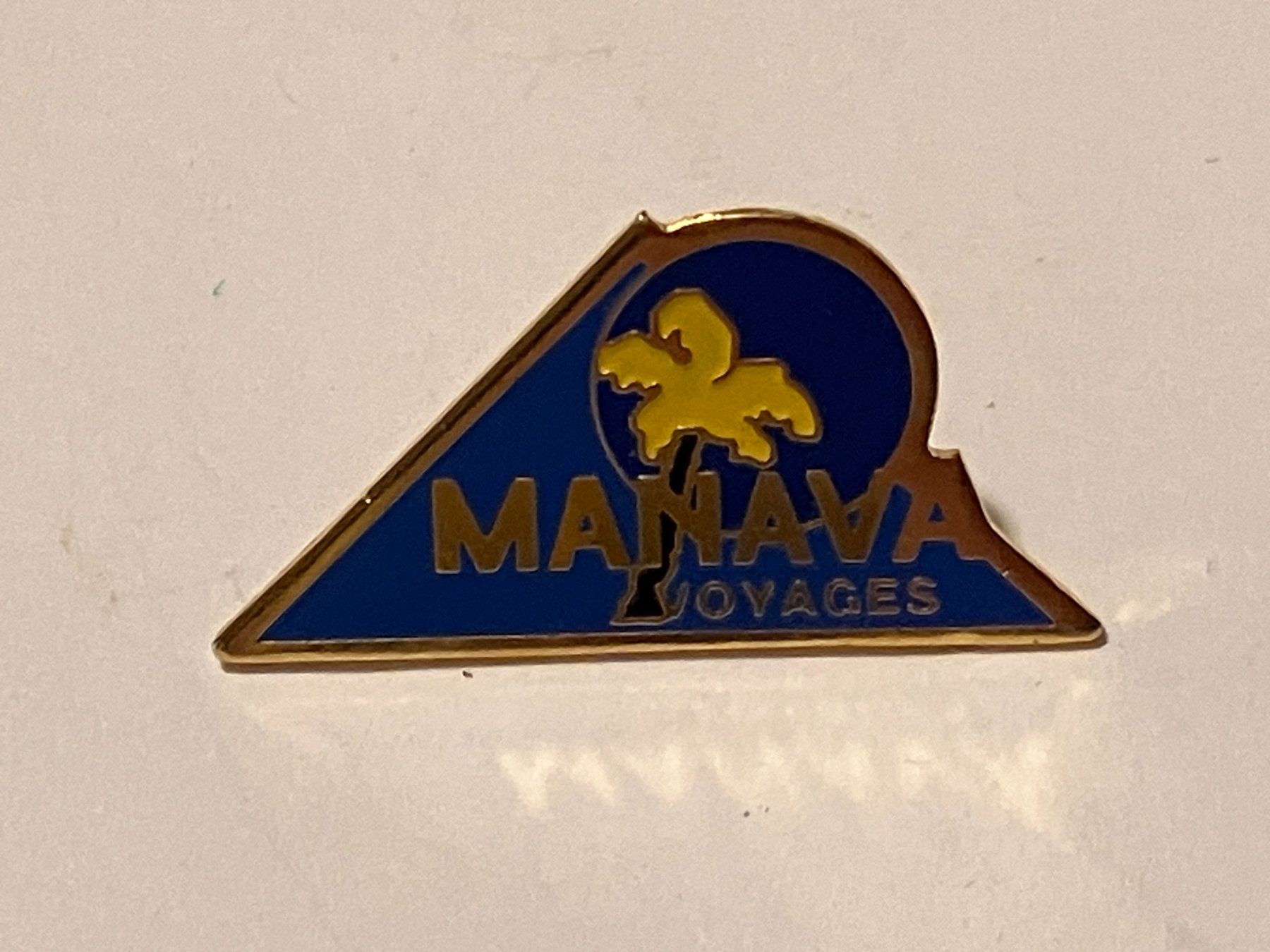 Placchette & Badge: 1 Pin Manava Voyages – Usato da Basel venduto da djwwpp