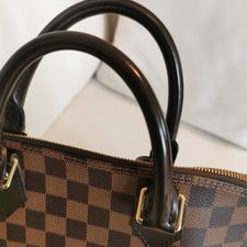 Profile image of LuxuryB