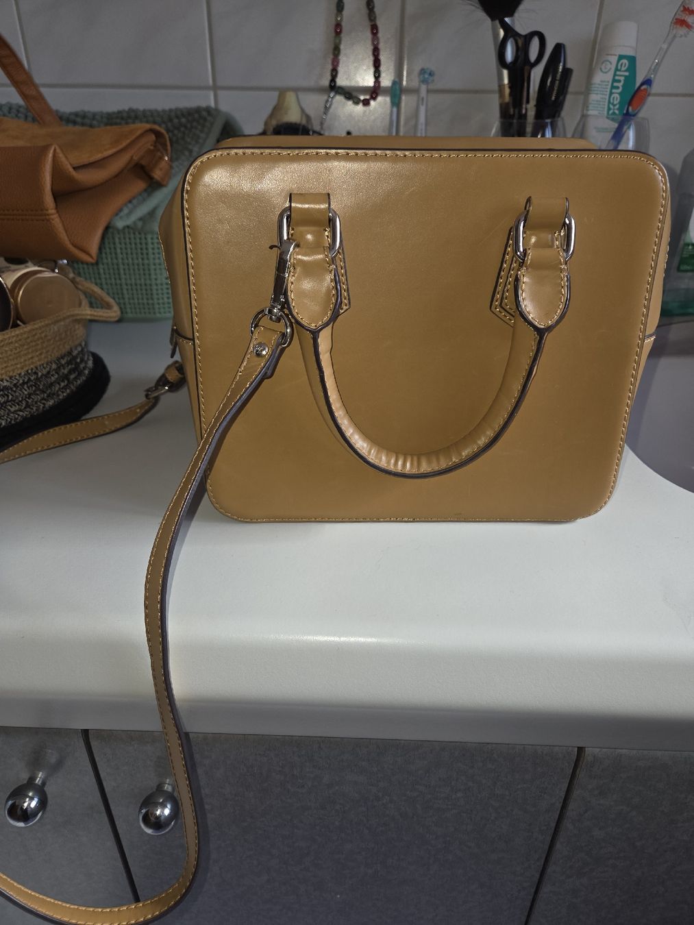 Sacs femmes: Sac à main élégant - Couleur automne 🍂 – D'occasion à Brügg BE par man_xyd9