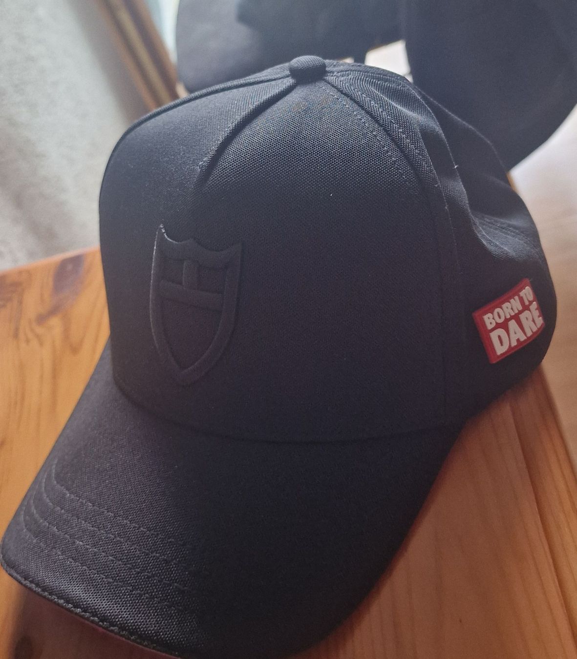 Altro in  Abbigliamento & Accessori: Black Cap Born to Dare Used Condition – Nuovo (secondo la descrizione) da Vernier venduto da dyl_8v8k