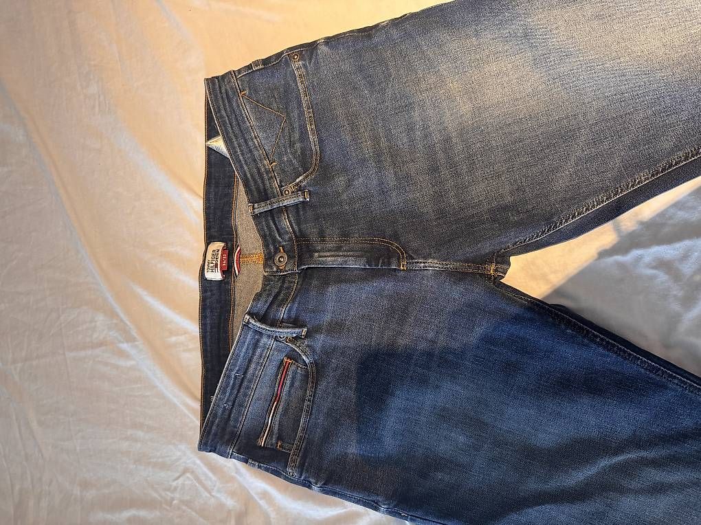 Jeans: Blaue Jeans Tommy Hilfiger – Usato da Regensdorf venduto da Jazmyn307 1