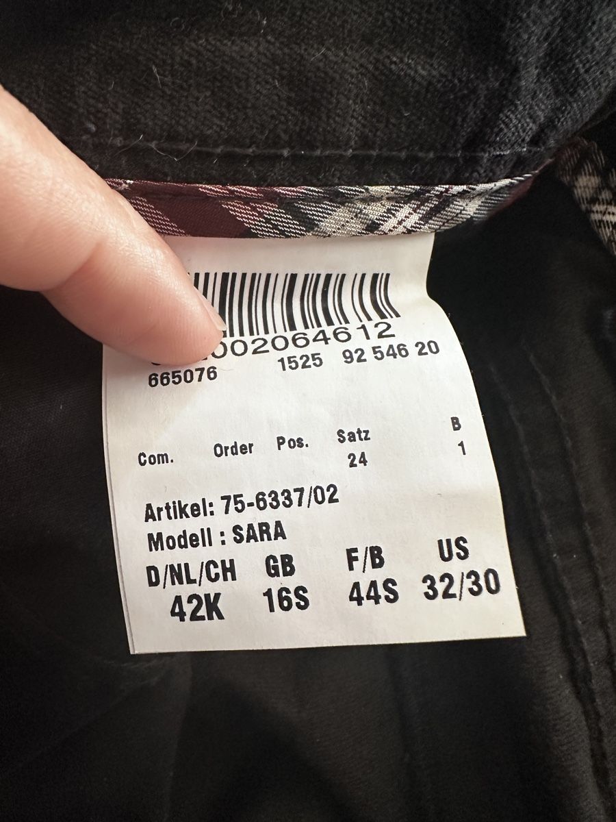 Brax Pantaloni: Brax Hosen Samt Schwarz Grösse 44S – Usato da Buchs SG venduto da Sunie 1