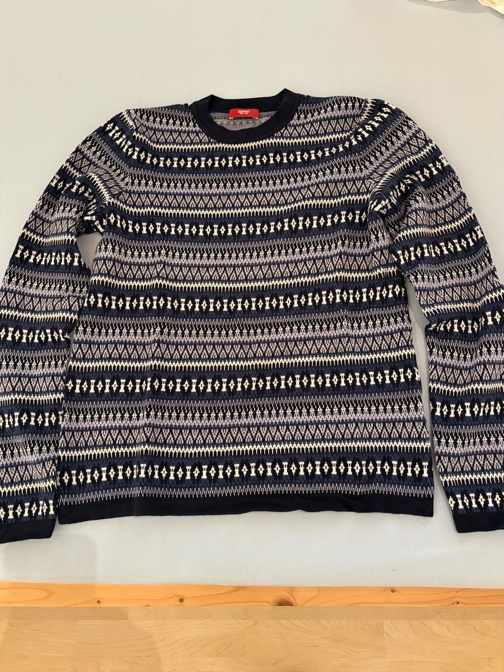 Esprit Maglioni & Felpe: Esprit Damen Strickpullover dunkelblau gemustert , Grösse M – Usato da Susten venduto da Bieny