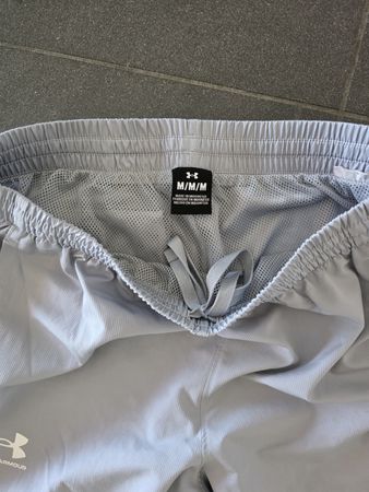 Pantalon de sport Under Armour gris taille M bon état