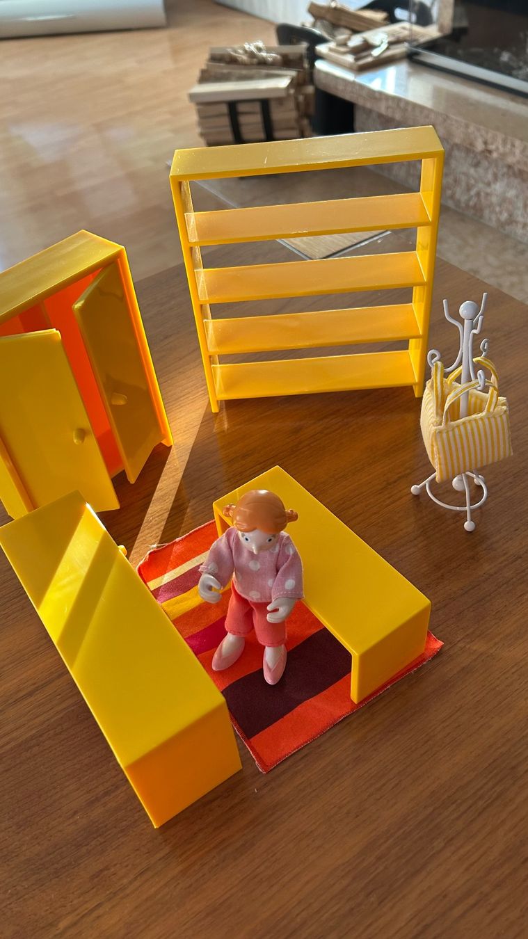 Ikea Case e mobili per bambole: IKEA Puppenhaus Möbel Set mit Figuren – Usato da Müllheim Dorf venduto da jeney9 5