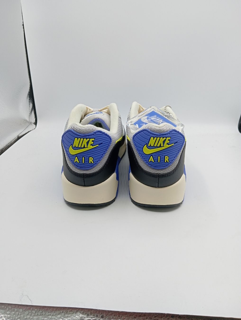 Nike Herrenschuhe: Nike Air Max 90 (EU45) – Neu und originalverpackt aus Schaffhausen von outlez 3