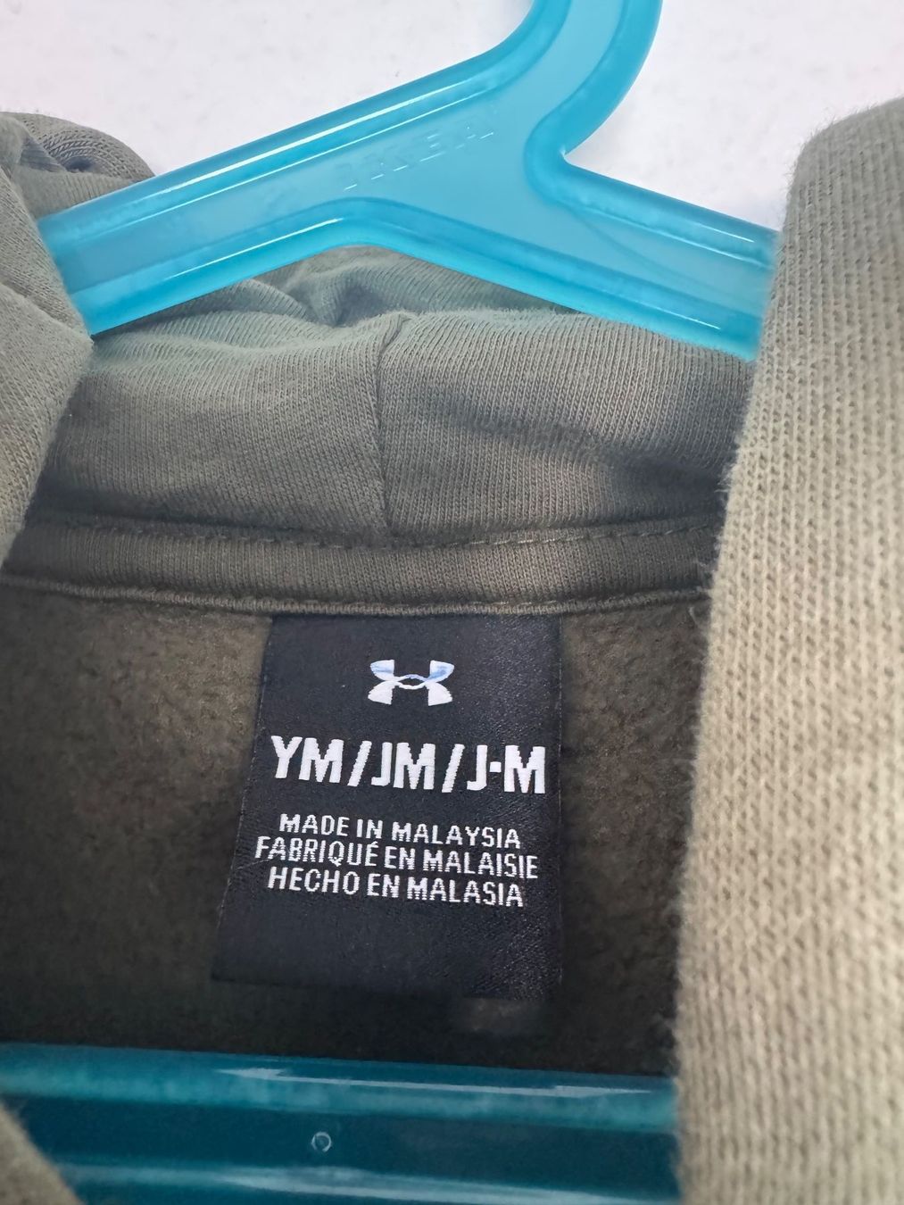 Under Armour Maglioni & Felpe: Sweat à capuche Under Armour olive taille YM – Usato da Chatelaine venduto da lae_7h8n 2