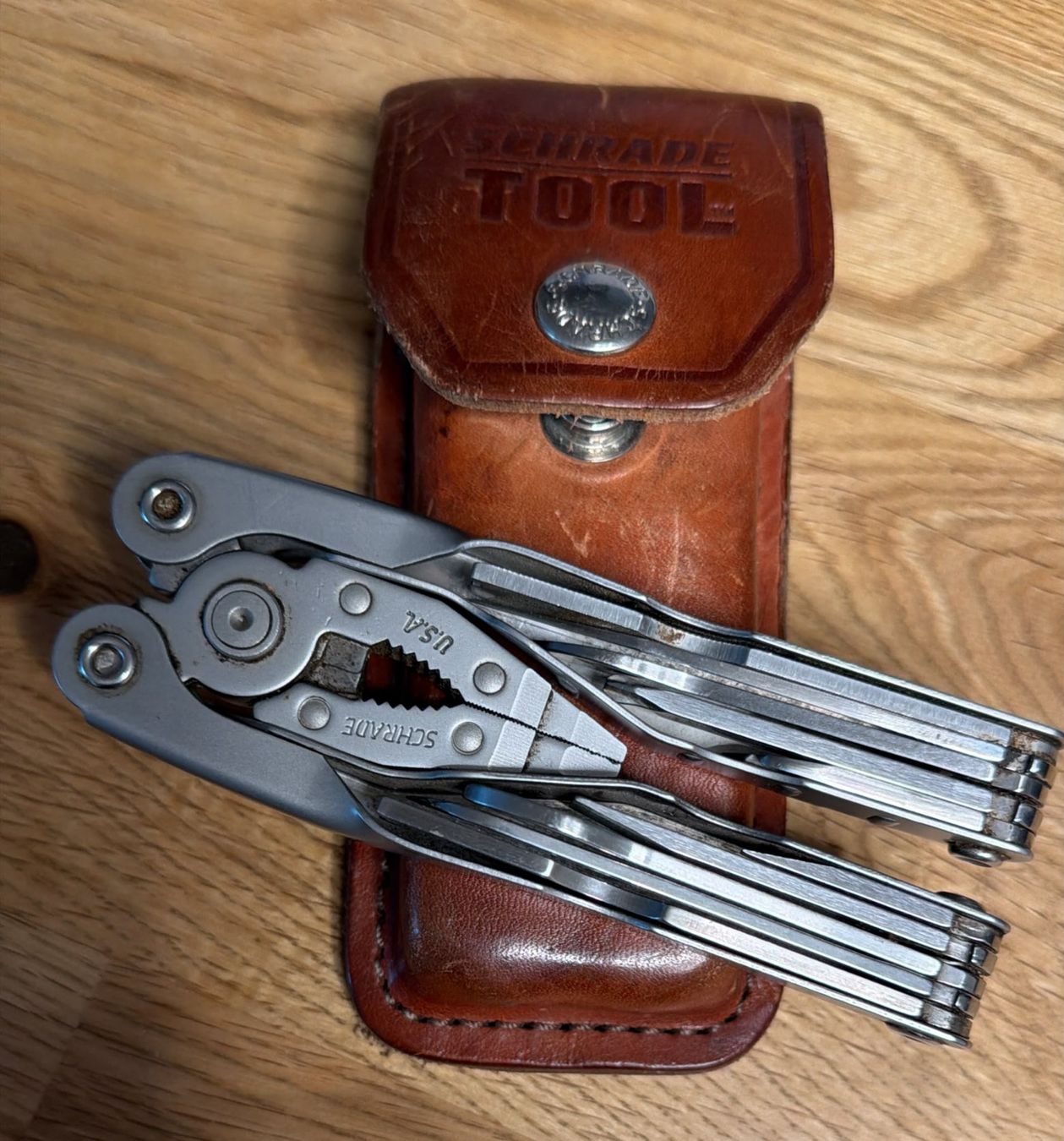 Alle Werkzeuge: SCHRADE  TOUCH USA MULTITOOL – Gebraucht aus Zürich von Frei-Occasionen