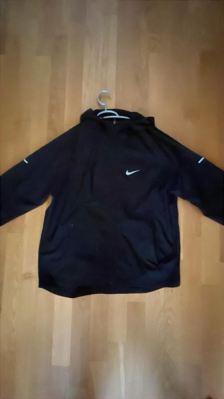 Nike Vestes: Veste a capuche Nike running – Neuf (Voir description) à Fribourg par mal_8zjh 3