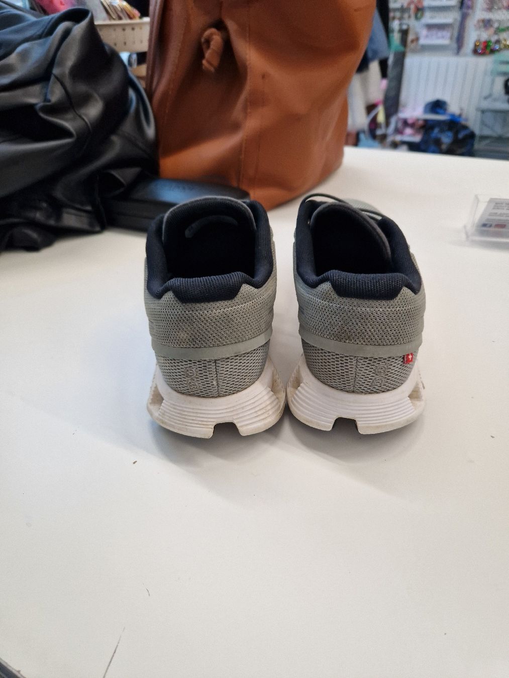 On Herrenschuhe: ON Sneaker Grösse: 38 – Gebraucht aus Wallisellen von misnenes 2
