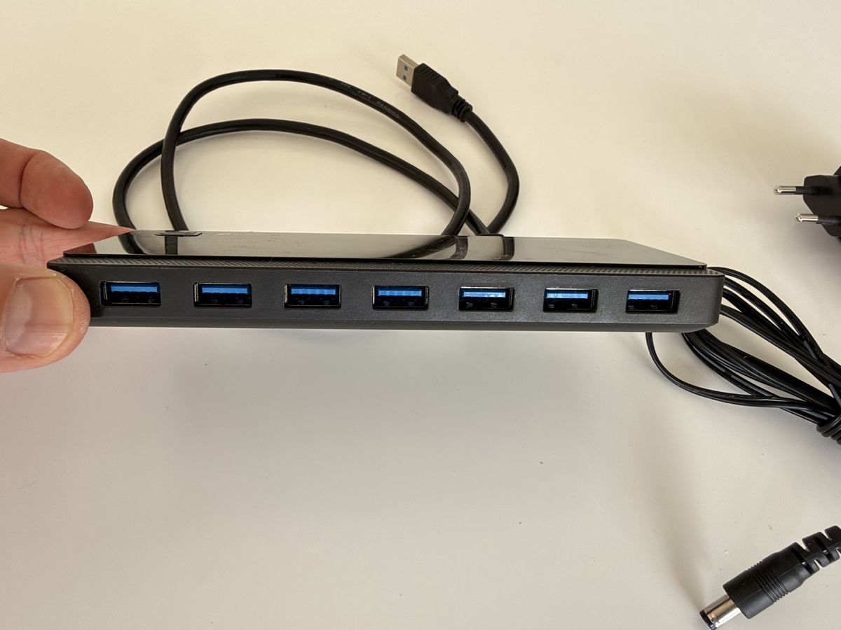 TP-Link Hub & Switch: TP-Link USB 3.0 Hub 7-Port mit Ladefunktion – Usato da Schlieren venduto da DiOmio85 1