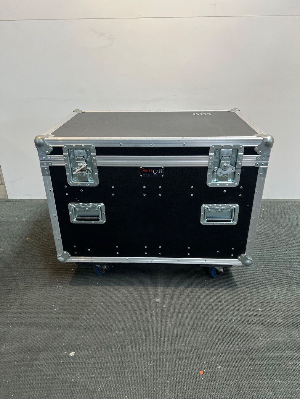 Reisekoffer: 013 SWISSCASE Flightcase / Tourcase auf Rollen – Gebraucht aus Wangen an der Aare von TBYN