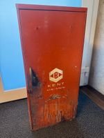 ALTER METALL SCHRANK MIT TOLLER PATINA SELTEN SCHILD