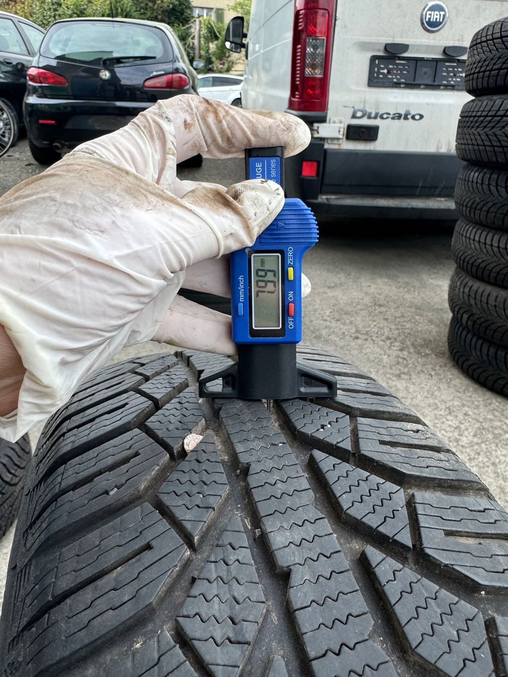 Semperit Pneus & Kompletträder: 2 Winterreifen Semperit 185/60 R15 84T – Gebraucht aus Oensingen von Mietemich24 5