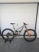 Pivot Firebird Pro X01 mit zweitem Radsatz und Zubehör
