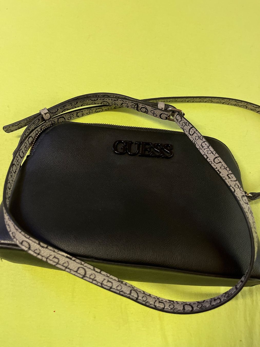 Guess Borse: Guess Handtasche – Usato da Einsiedeln venduto da sandramon