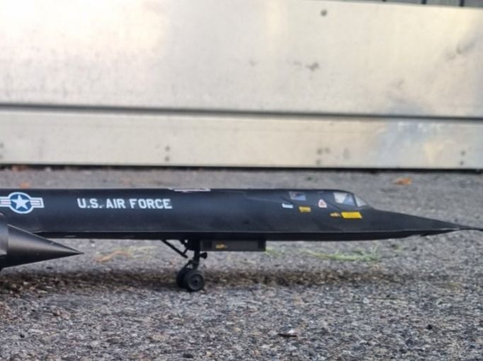 Lockheed Modellbausätze & Standmodelle: Modellflugzeug SR-71 Blackbird 1:48 gebaut – Gebraucht aus Männedorf von Modell-Spezialisten