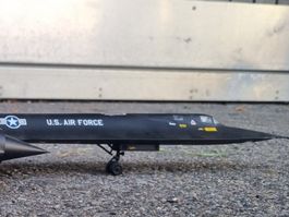 Modellflugzeug SR-71 Blackbird 1:48 gebaut