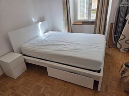 A vendre lit 140x200cm avec matelas et deux tiroirs