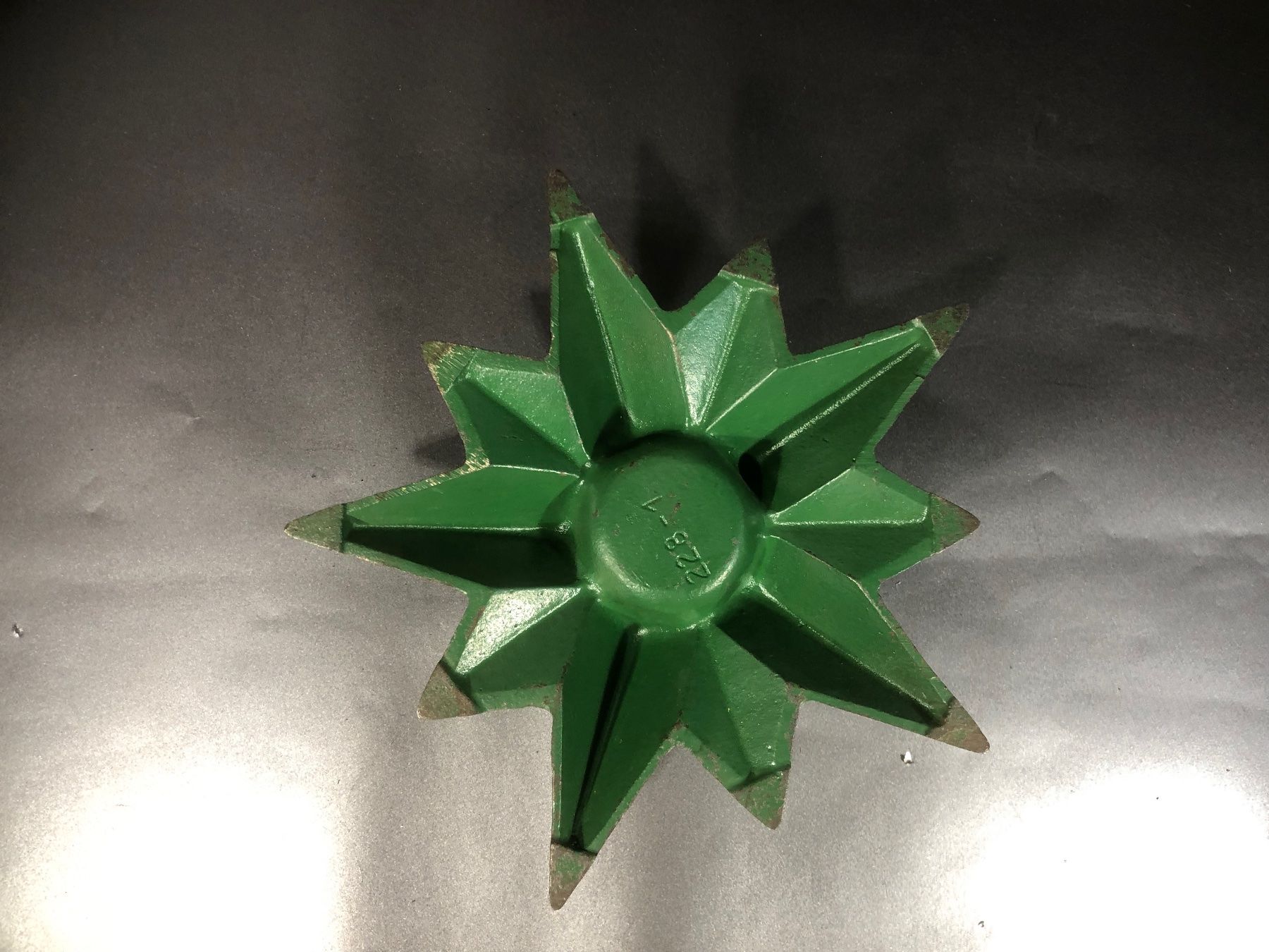 Portacandele: Weihnachtsbaumständer, Kerzenständer Upcycling – Usato da Arisdorf venduto da Liquidus 4