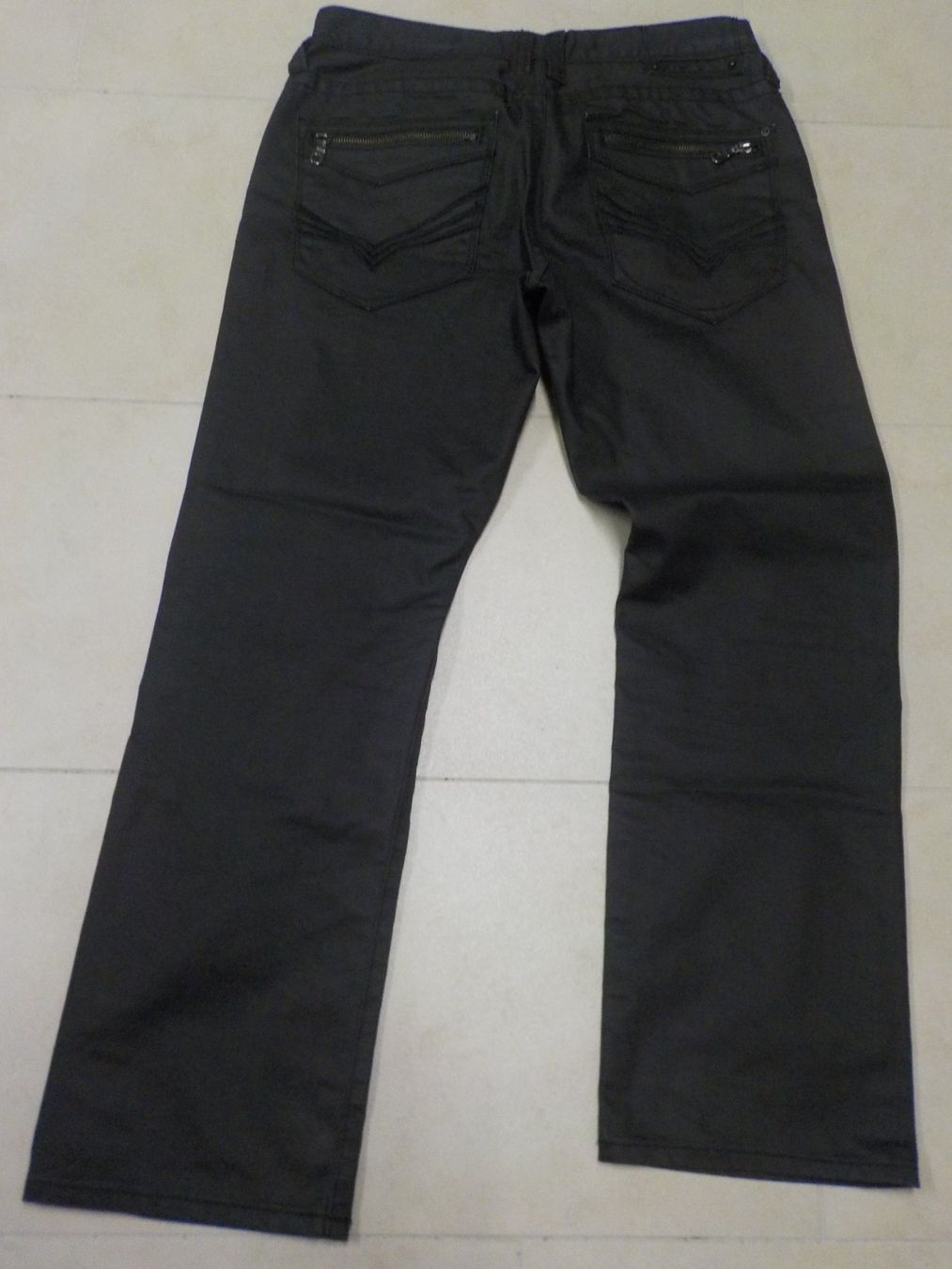 Guess Pantaloni: Hose Guess, schwarz (1) – Usato da Muri b. Bern venduto da Silberdolphin 1