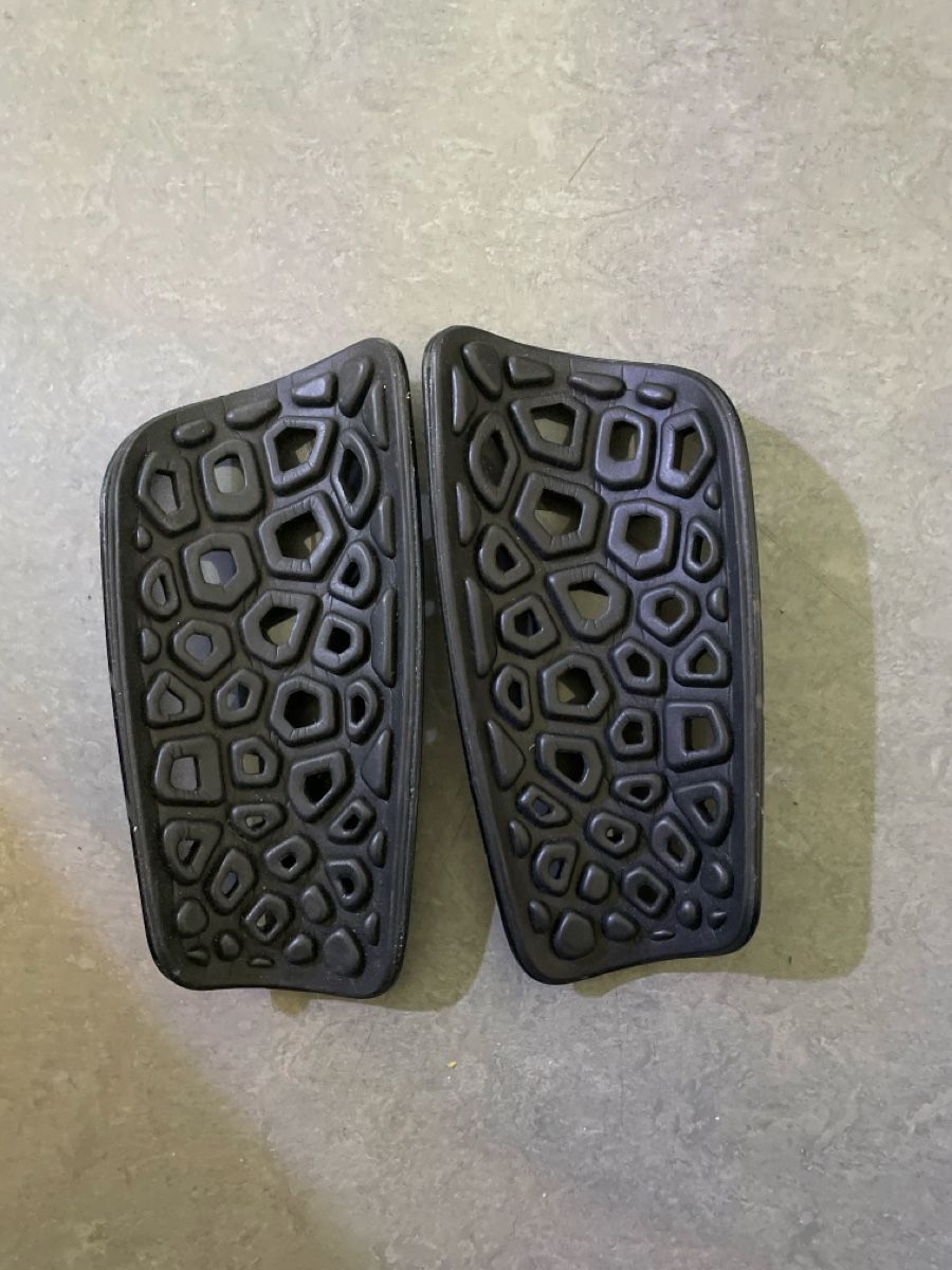 Nike Schutz & Schoner: Nike Schienbeinschoner Gr.XL – Gebraucht aus Kerns von jol_h6f8 1