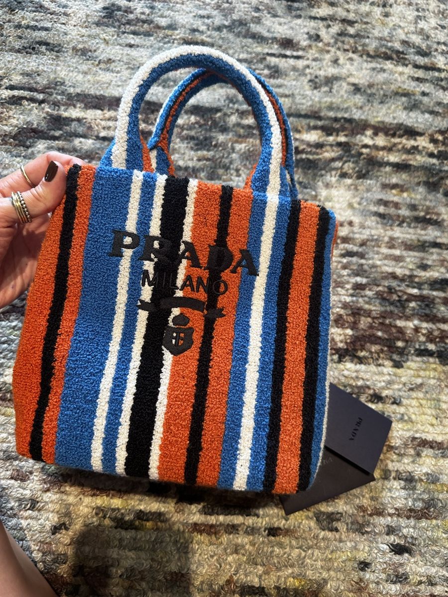 Prada Sacs femmes: Prada Handtasche – Neuf (Voir description) à Männedorf par ScottNatalia