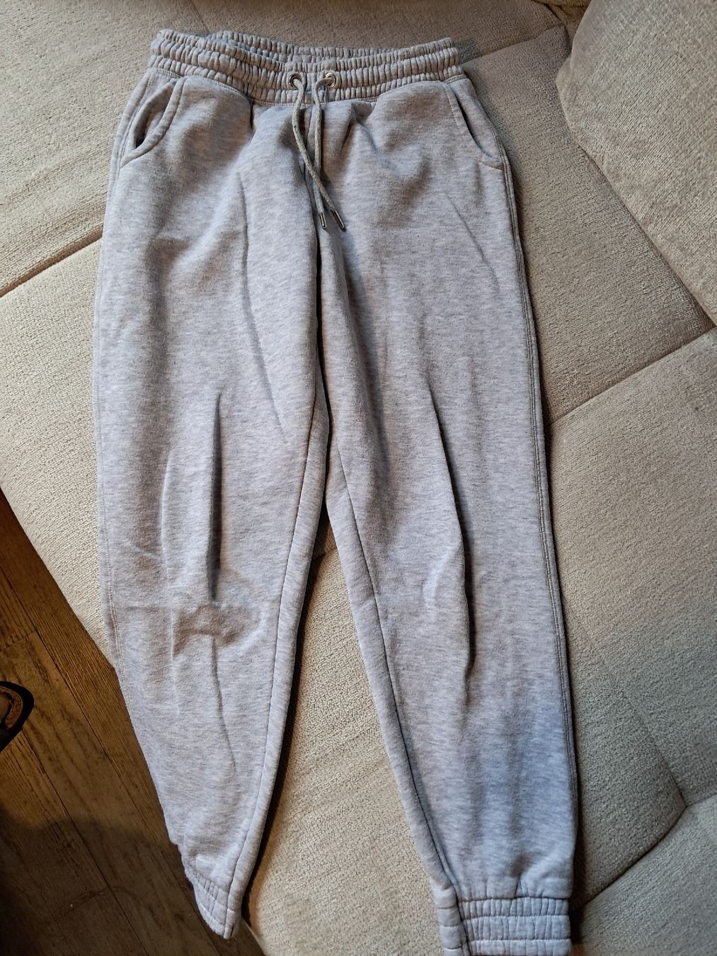Pantaloni: Graue Jogginghose, Grösse S – Nuovo (secondo la descrizione) da Rüedisbach venduto da Wuethis-Fb1212 1