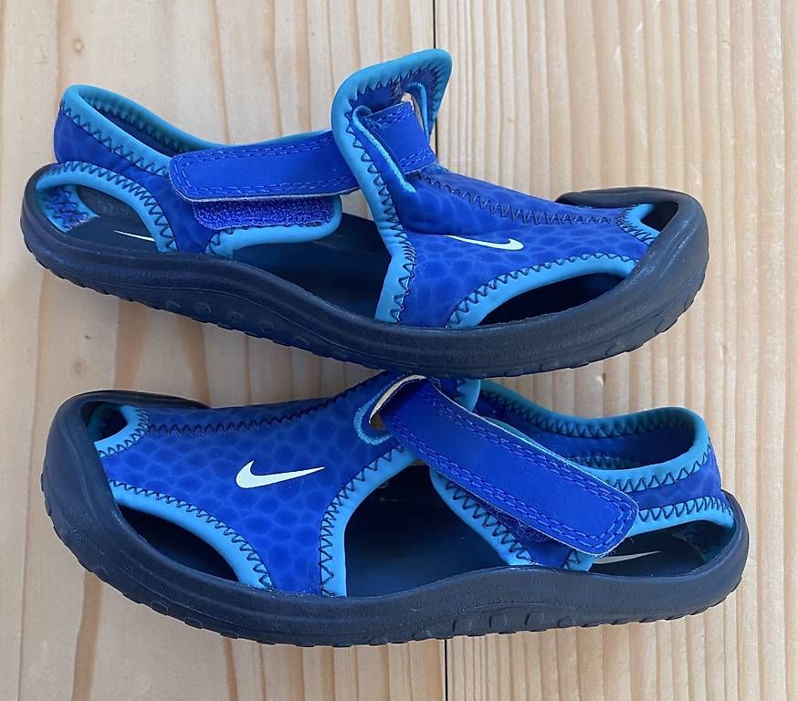 Nike Scarpe per ragazzi: Nike Sandalen Badeschuhe Gr 27 – Usato da Kesswil venduto da canvas12 1