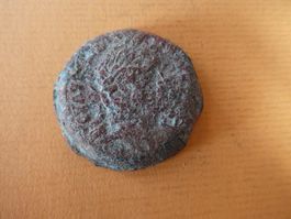 grosse uralte Bronzemünze Kopf nach rechts 34 mm     32.64 g