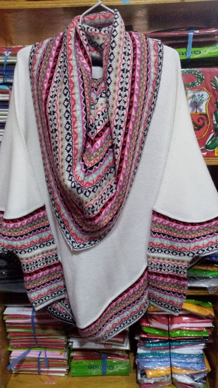 Maglioni & Felpe: Cape Poncho Rollkragenpullover Superfein, Neu, viele Farben! – Nuovo e nell'imballaggio originale da Lima- Peru venduto da Alpaka-Haus 9