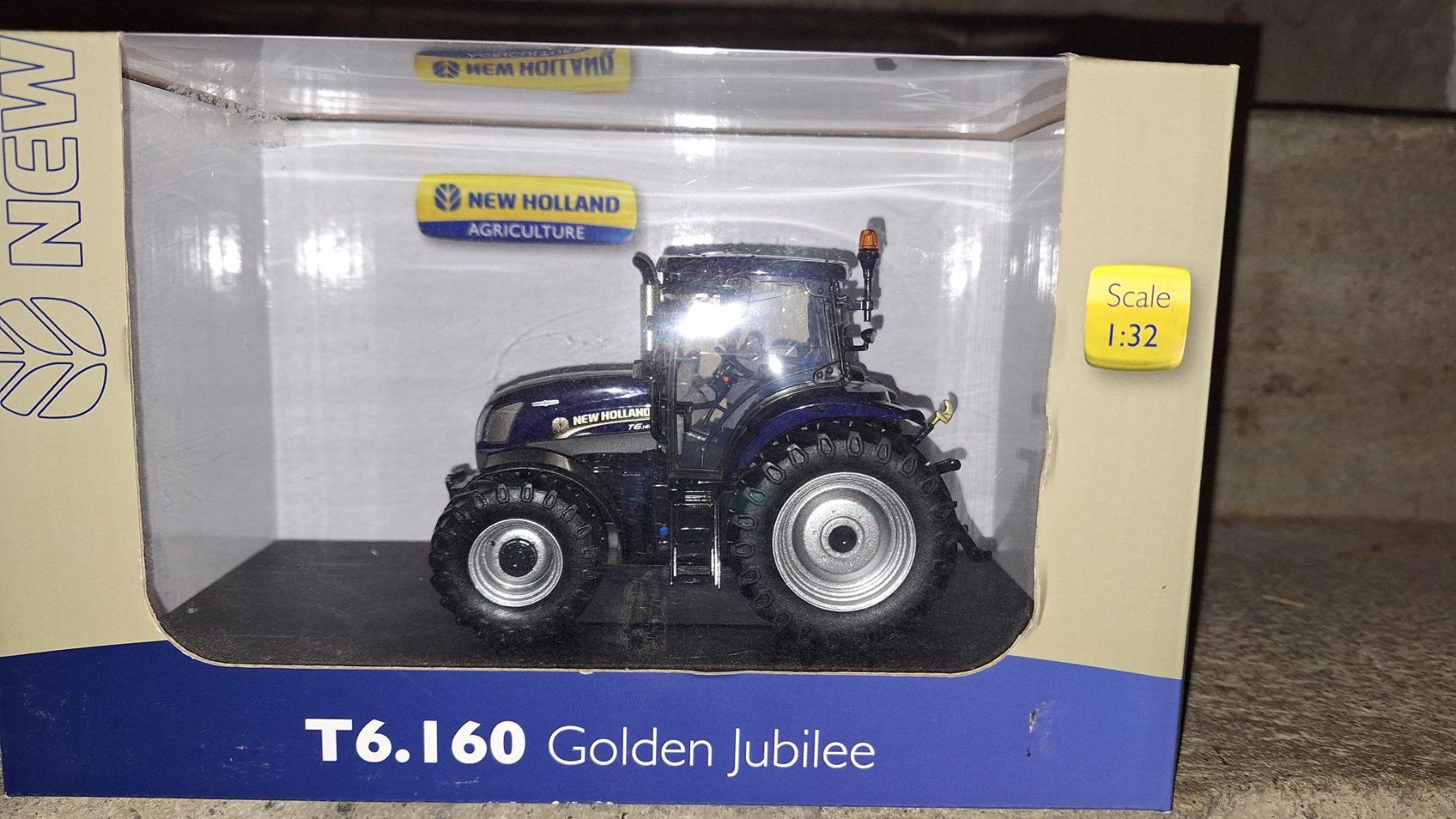 New Holland Trattori: Traktor – Nuovo e nell'imballaggio originale da Birrhard venduto da Schrot70