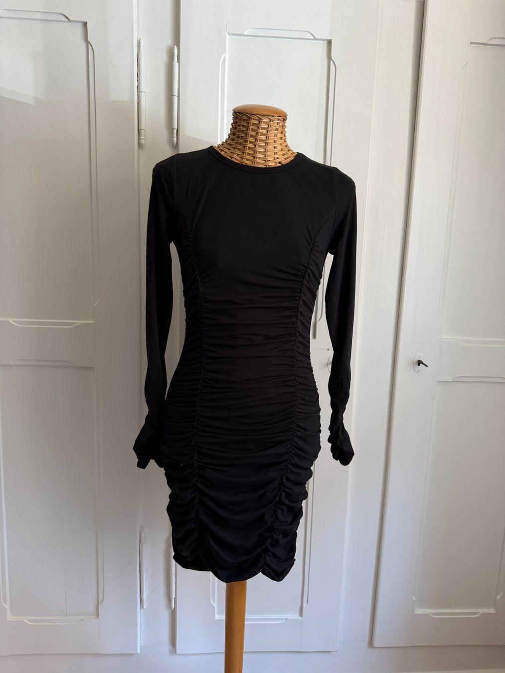 Vestiti: HEART HIPS - Kleid schwarz gerafft S – Usato da Zürich venduto da Diazaio