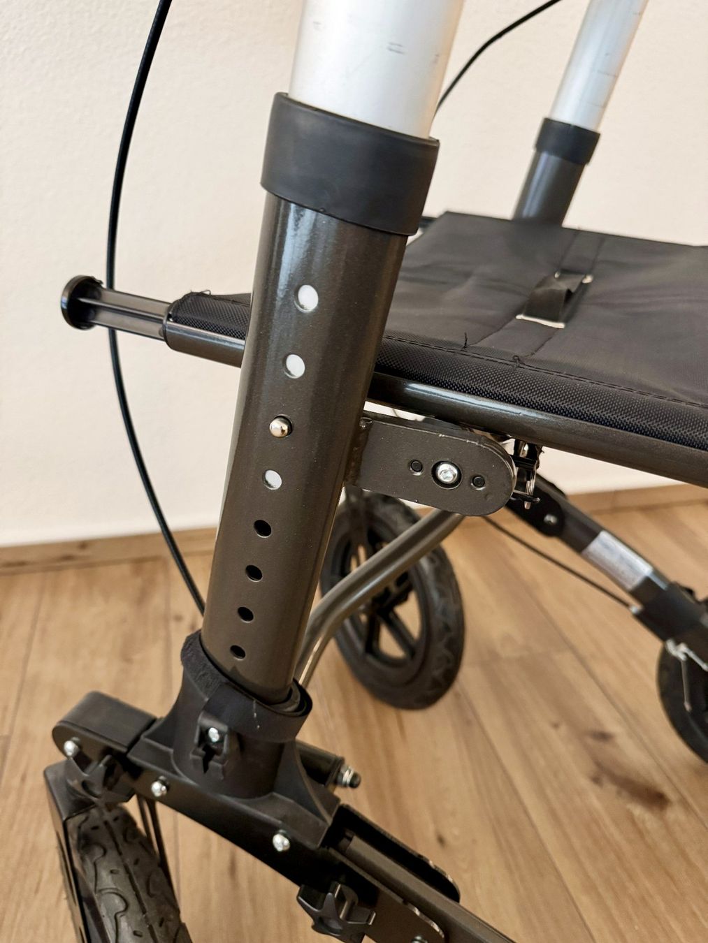 Aides à la marche: Rollator faltbar mit Sitzmöglichkeit – D'occasion à Uetikon am See par kralweb 2