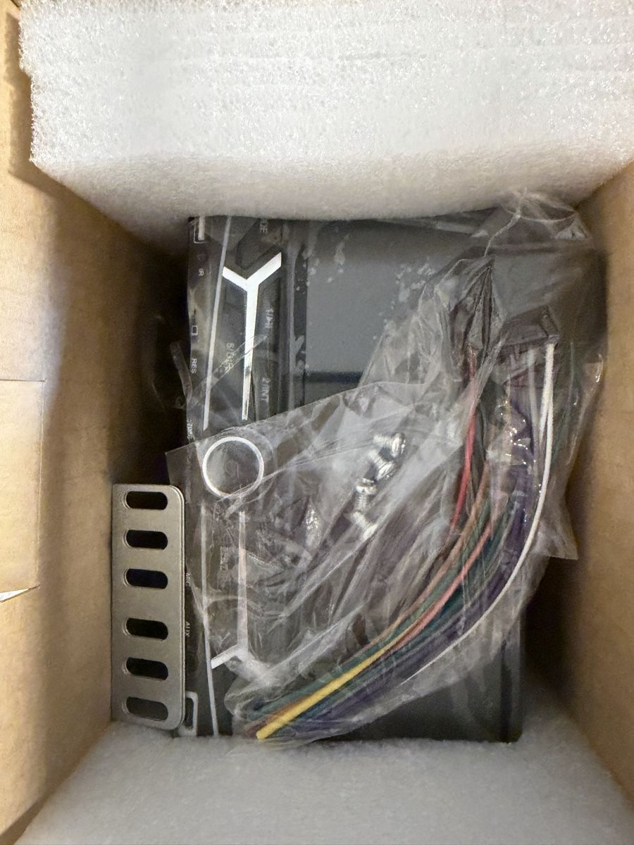 Radio: Autoradio mit Display neu und originalverpackt – Nuovo e nell'imballaggio originale da Deitingen venduto da cor_7h7k 1