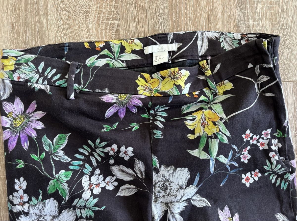 H&M Pantaloni: 2 Hosen geblümt Gr 40 – Usato da Ebikon venduto da Regipe 2