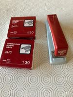Cucitrice rossa Novus con ganci