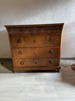 Antike Kommode aus Holz mit drei Schubladen gebraucht