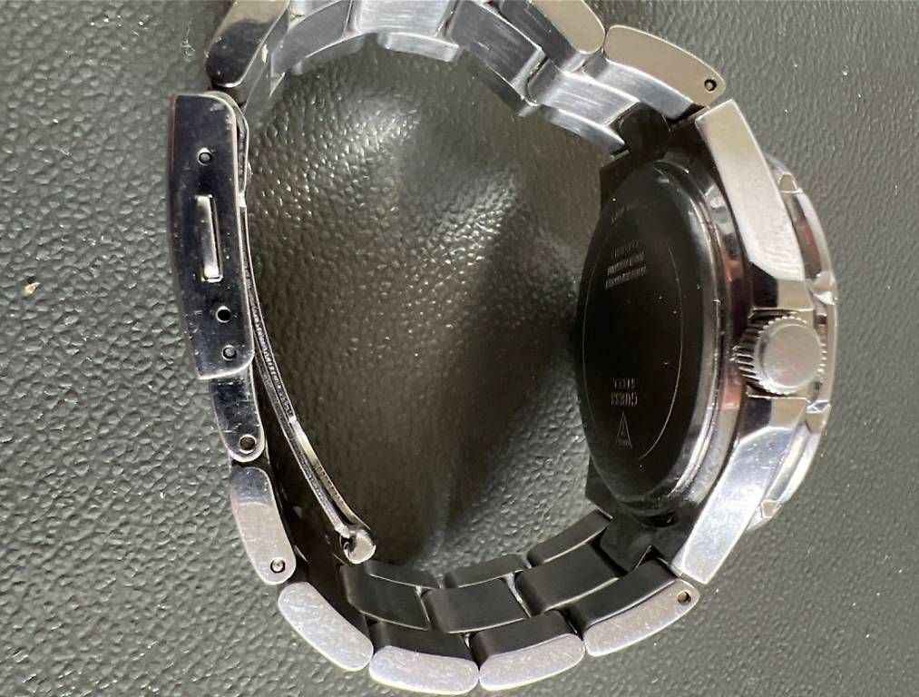 Montres: Guess 40 mm Quartz  – D'occasion à Bern par majorel 1