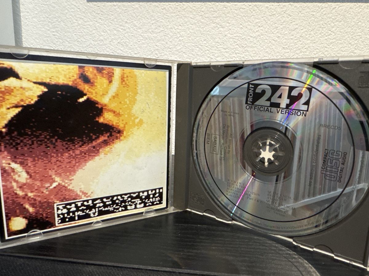 CD: Front 242 - Official Version - CD - Industrial Sound – Usato da Oberglatt ZH venduto da Incredibles 2