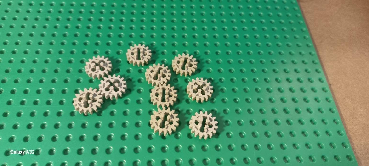 Lego Spielzeuge: Lot de 10 pièces Lego Technic – Gebraucht aus La Tour de Trême von Startjouet