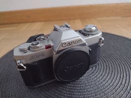 Appareil photo reflex Canon AV1, vintage 35mm argentique