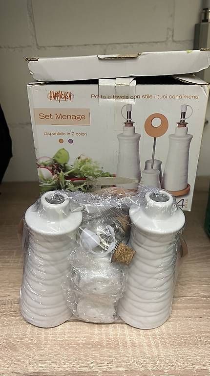 Cibi & Specialità: Menage Set, Öl, Essig,Salz und Pfeffer Set – Nuovo e nell'imballaggio originale da Frauenfeld venduto da anaul_2000