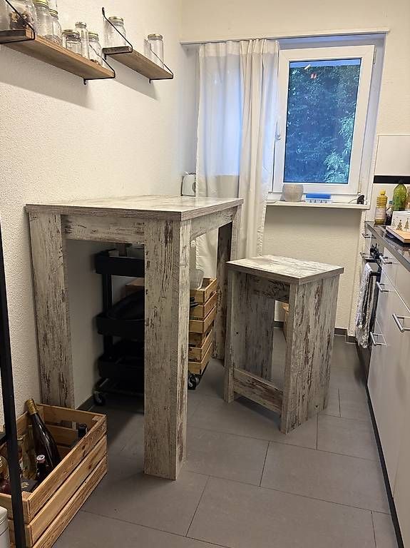 Tables: Tisch mit zwei Hocker – D'occasion à Bern par nicolestrebel 1