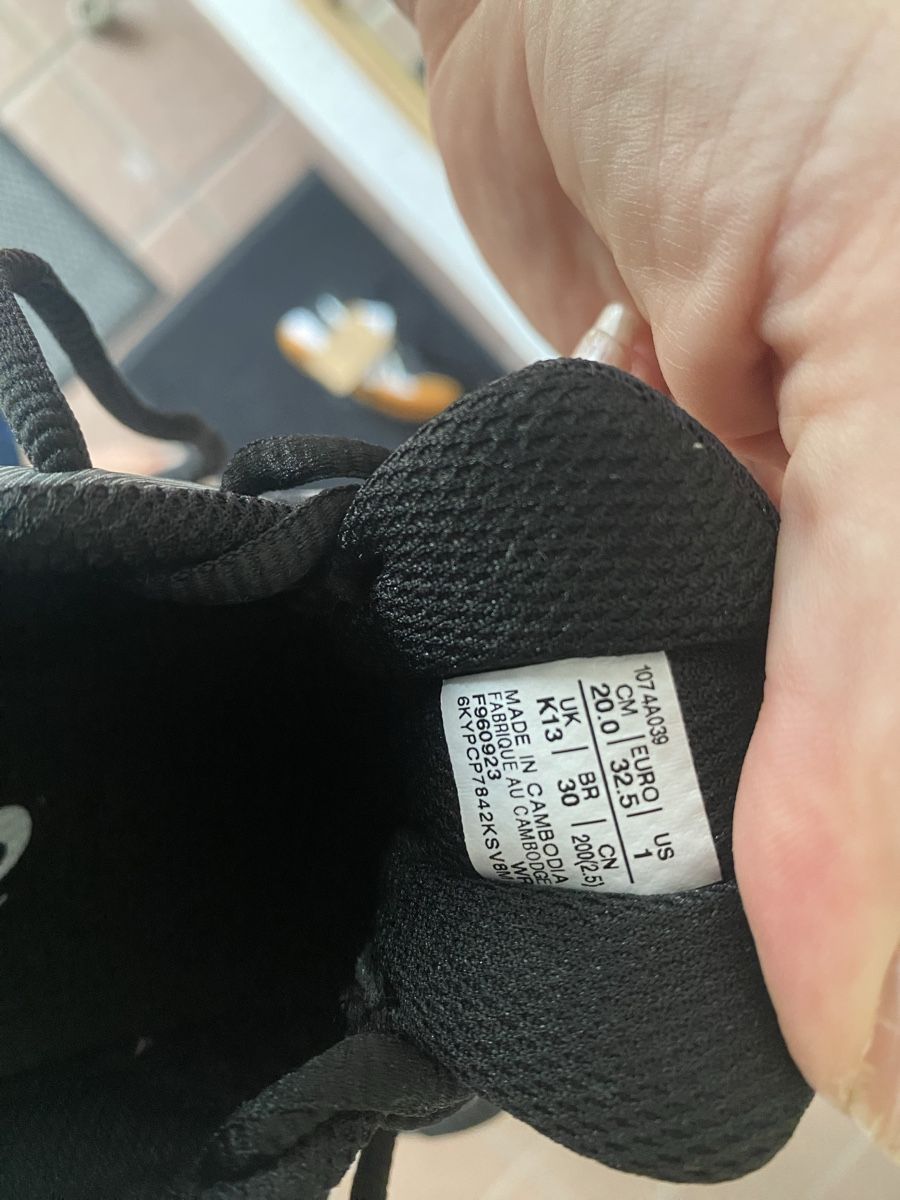 Asics Scarpe per ragazzi: Asics Sneakers Hallenschuhe neu 32.5 – Nuovo (secondo la descrizione) da Amriswil venduto da samettigerli 2