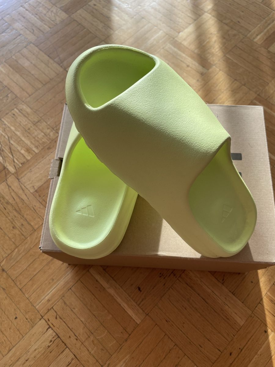 Herrenschuhe: Slides Adidas Yeezy, 42 – Neu (gemäss Beschreibung) aus Lausanne von ali_6gwv 2