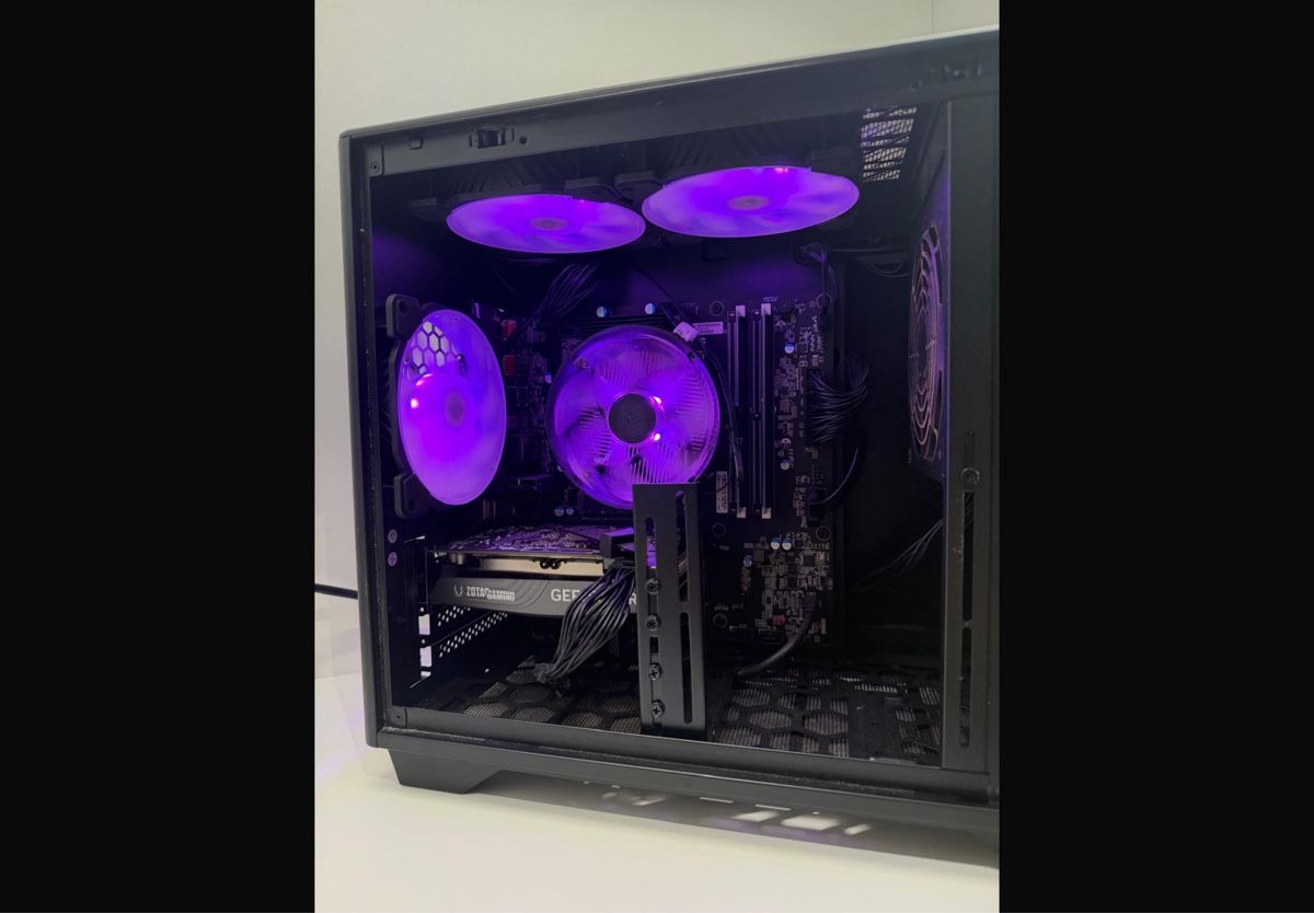 Medion PCs: Gaming PC mit Glasfenster – D'occasion à Unterägeri par lisamariagrab 1