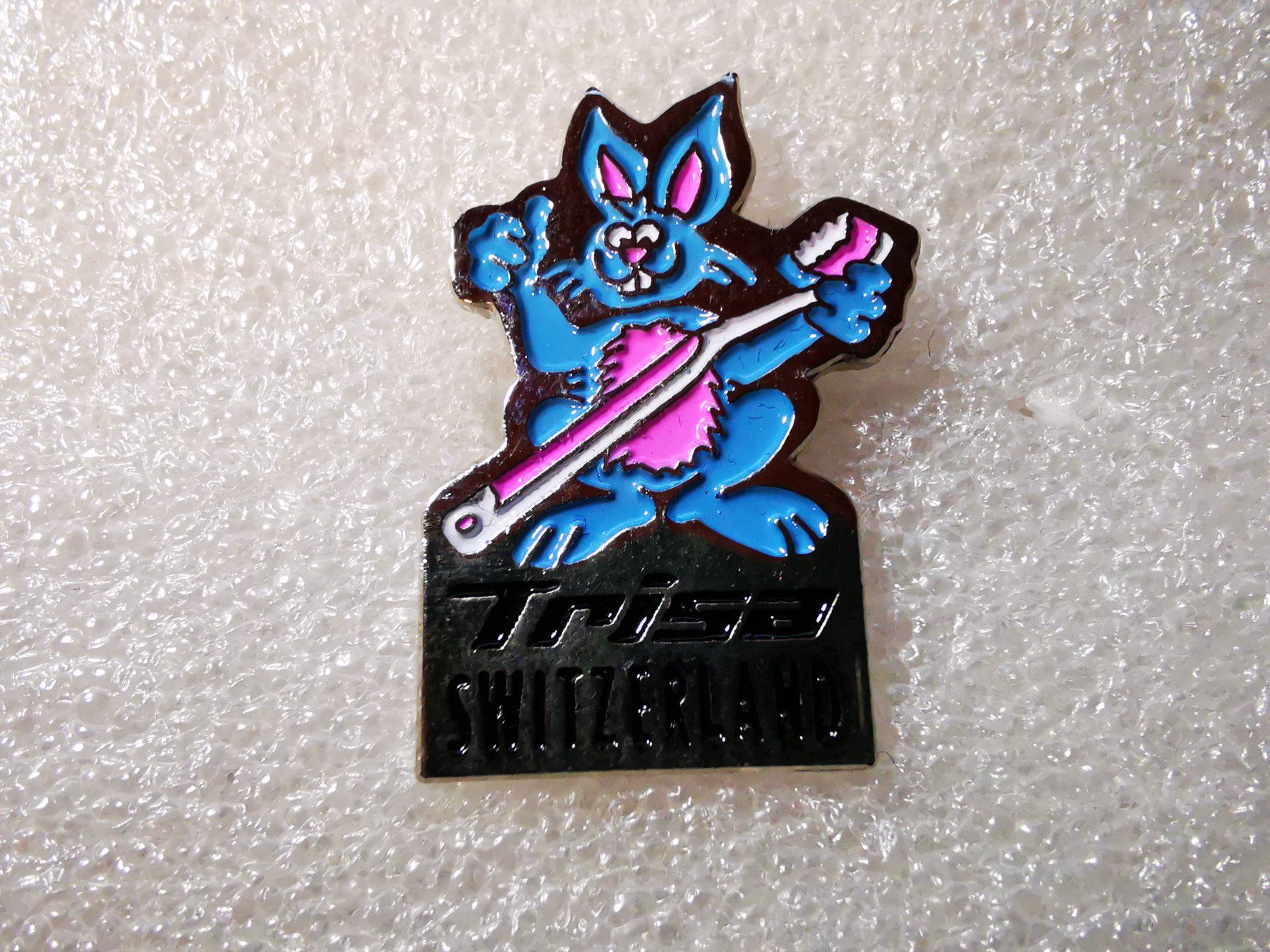Placchette & Badge: Ansteckpin 4: Trisa Switzerland – Usato da Oppligen venduto da Pin-Fall-Shop